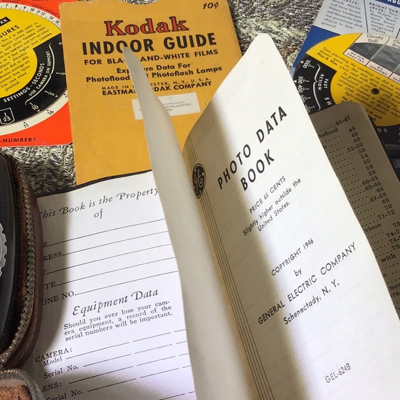 Vintage GE light meter w/case photo data book Kodak indoor & outdoor guides 40s - Picture 3 of 7